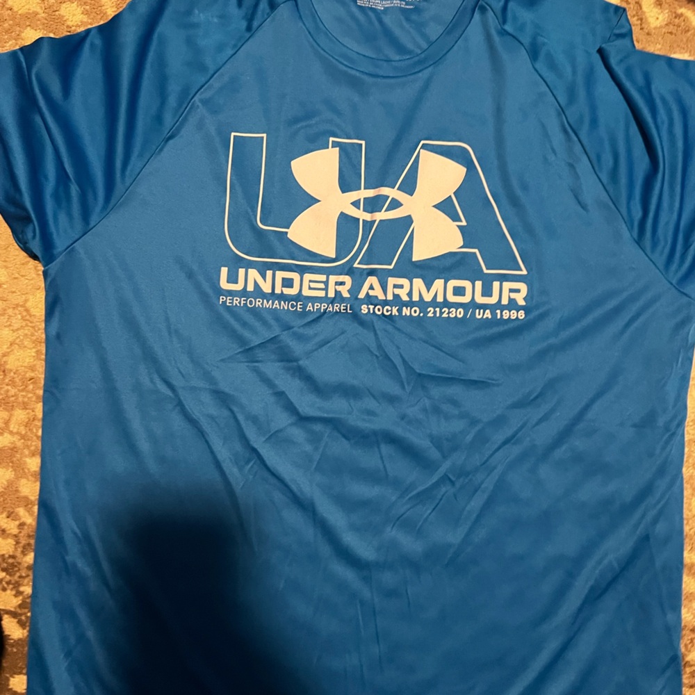 Men’s nwot under armour short sleeve tee